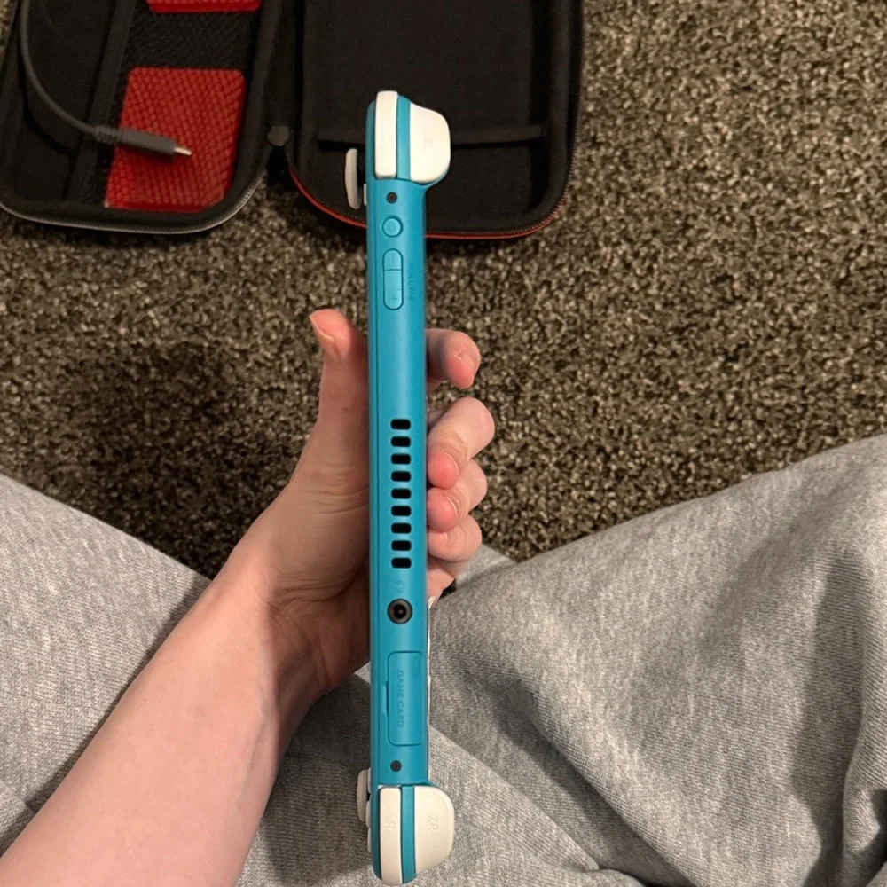 Nintendo Handheld Console - Blue - Picture 3 of 12